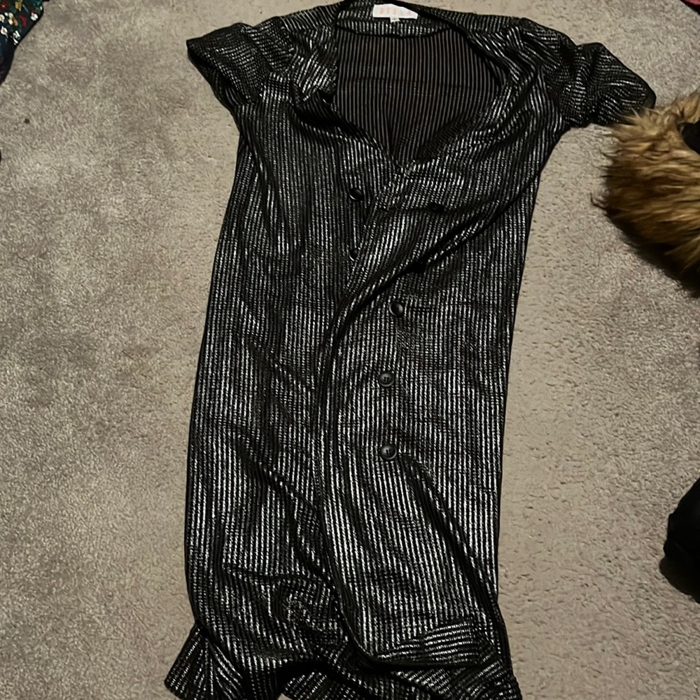 Super cute overlay on top of dress silvery black size small deela